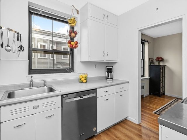 49 Harvard Ave 4, Brookline, MA 02446
