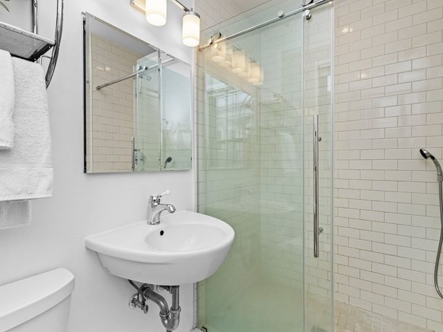 49 Harvard Ave 4, Brookline, MA 02446