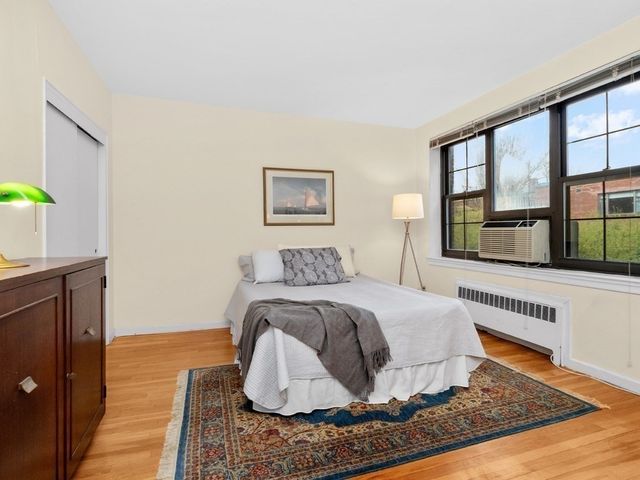 49 Harvard Ave 4, Brookline, MA 02446