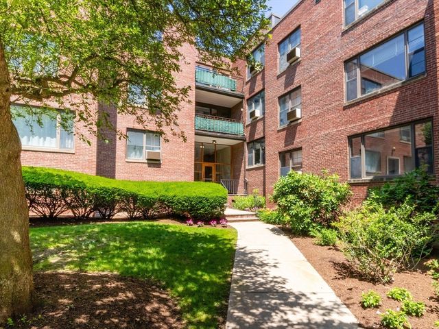 49 Harvard Ave 4, Brookline, MA 02446