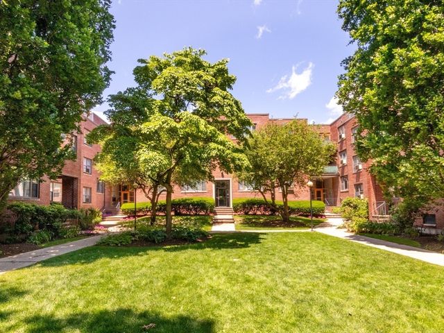 49 Harvard Ave 4, Brookline, MA 02446