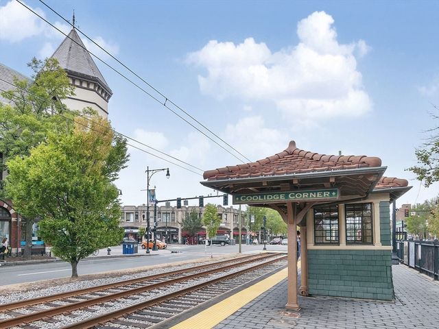 49 Harvard Ave 4, Brookline, MA 02446