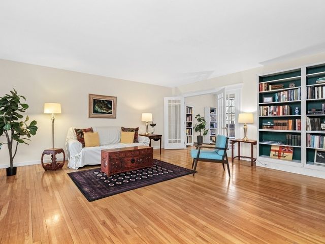 49 Harvard Ave 4, Brookline, MA 02446