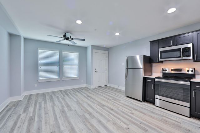 715 W 13th Street E, Houston, TX 77008