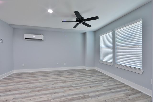 715 W 13th Street E, Houston, TX 77008