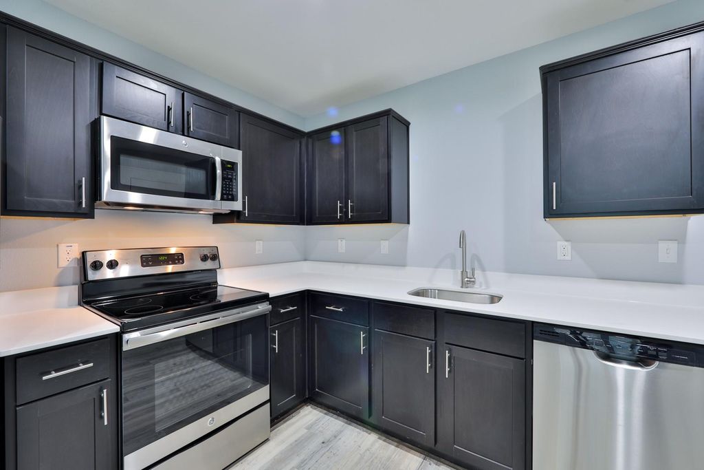 715 W 13th Street E, Houston, TX 77008