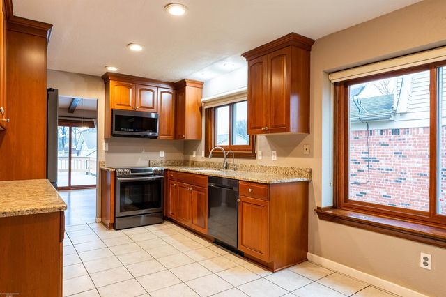 12113 Volpe Drive, Sterling Heights, MI 48312