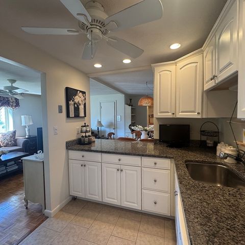 300 Park Terrace Dr. 322, Stoneham, MA 02180