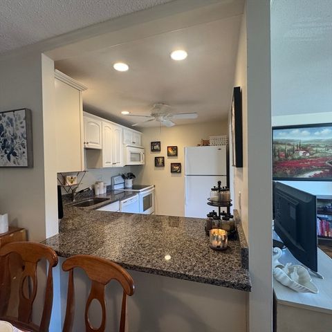 300 Park Terrace Dr. 322, Stoneham, MA 02180