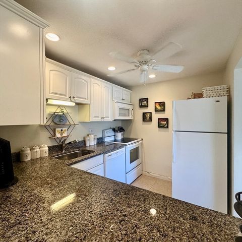 300 Park Terrace Dr. 322, Stoneham, MA 02180