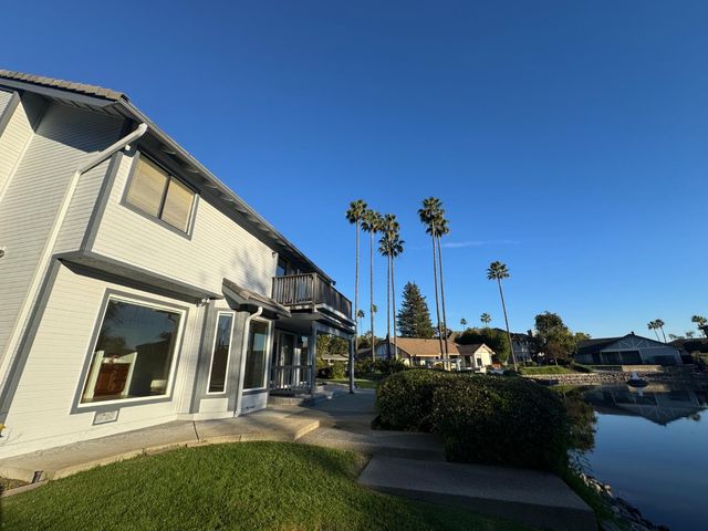 736 Shoreside Dr, Sacramento, CA 95831