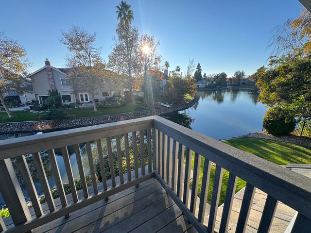 736 Shoreside Dr, Sacramento, CA 95831