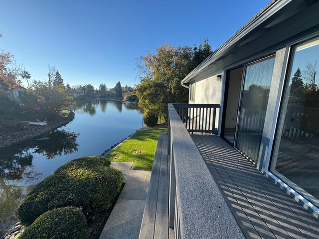 736 Shoreside Dr, Sacramento, CA 95831