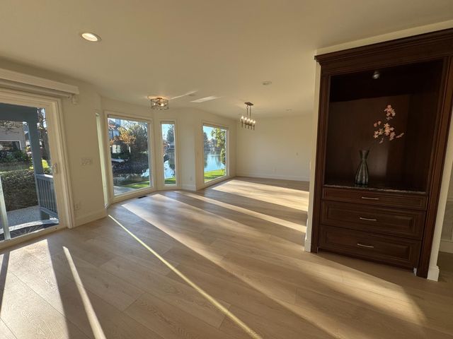 736 Shoreside Dr, Sacramento, CA 95831