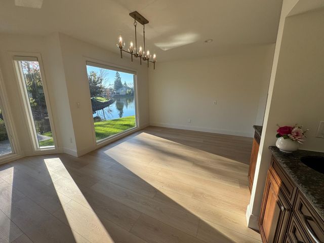 736 Shoreside Dr, Sacramento, CA 95831