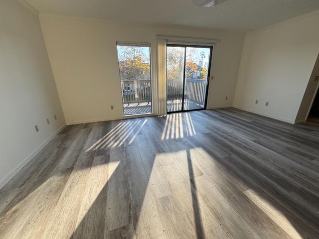 736 Shoreside Dr, Sacramento, CA 95831