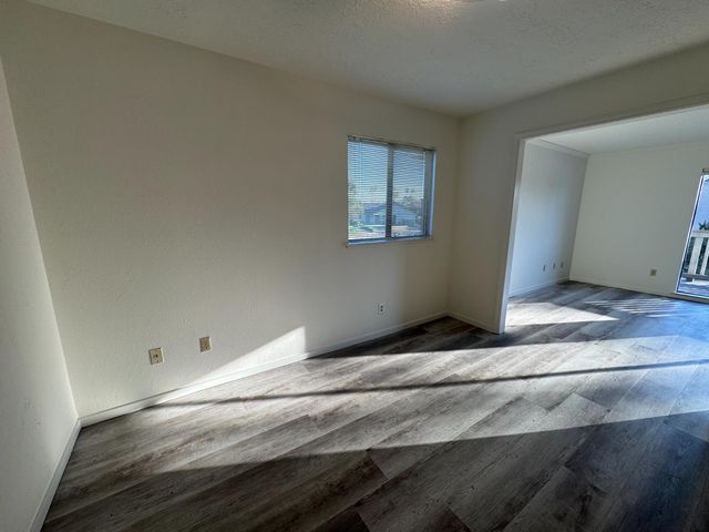 736 Shoreside Dr, Sacramento, CA 95831