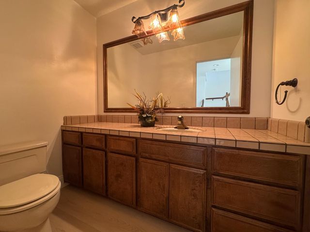 736 Shoreside Dr, Sacramento, CA 95831