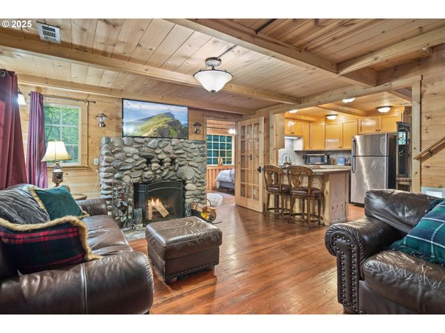 27172 E MARION Rd, Rhododendron, OR 97049