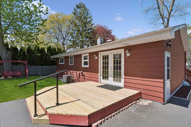 2703 11th Street, Winthrop Harbor, IL 60096