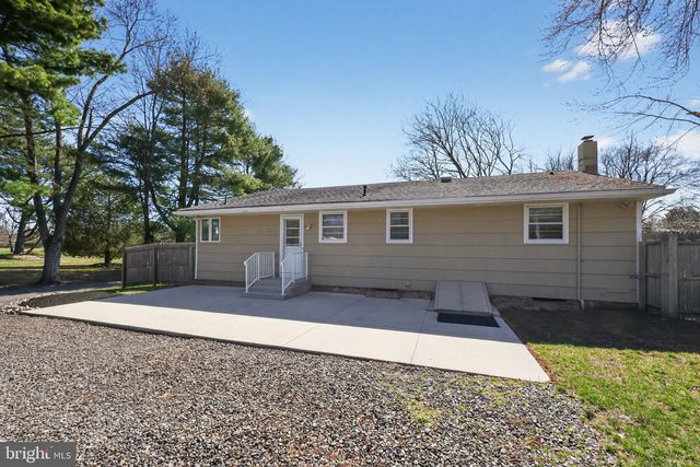 17 WILKINS STATION RD, Medford, NJ 08055