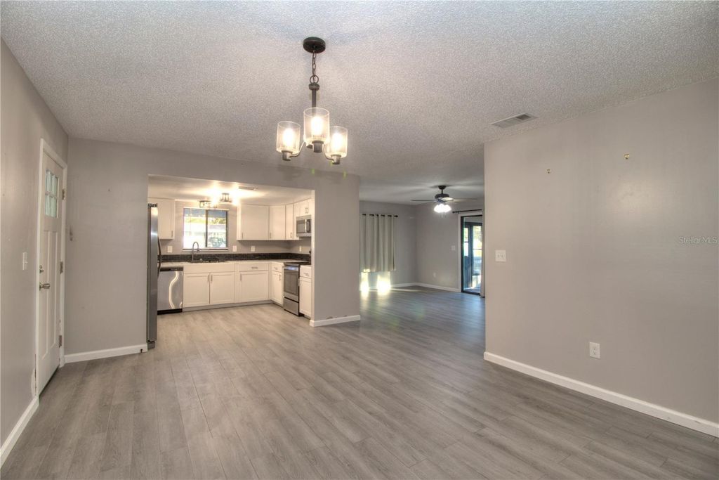 Image 3 of property listing at 10182 SW 87TH TERRACE, Ocala, FL 34481