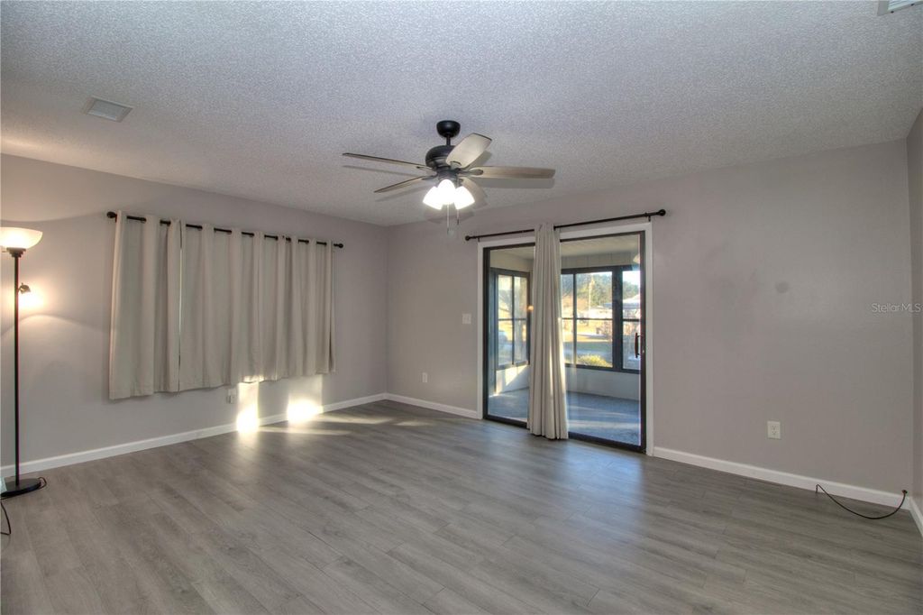 Image 7 of property listing at 10182 SW 87TH TERRACE, Ocala, FL 34481