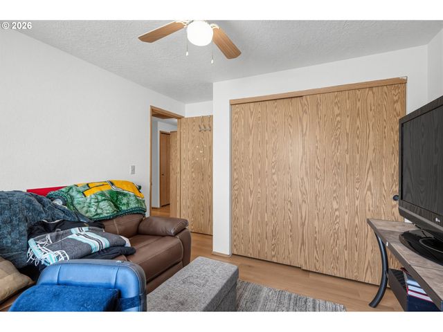 13052 Se CORA St, Portland, OR 97236