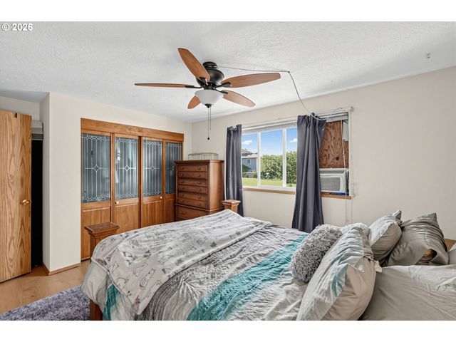 13052 Se CORA St, Portland, OR 97236