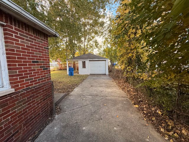 2216 Goulson Avenue, Warren, MI 48091