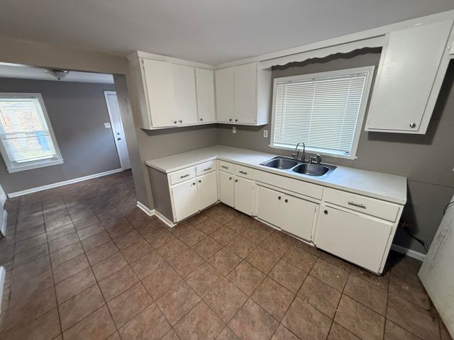 2216 Goulson Avenue, Warren, MI 48091