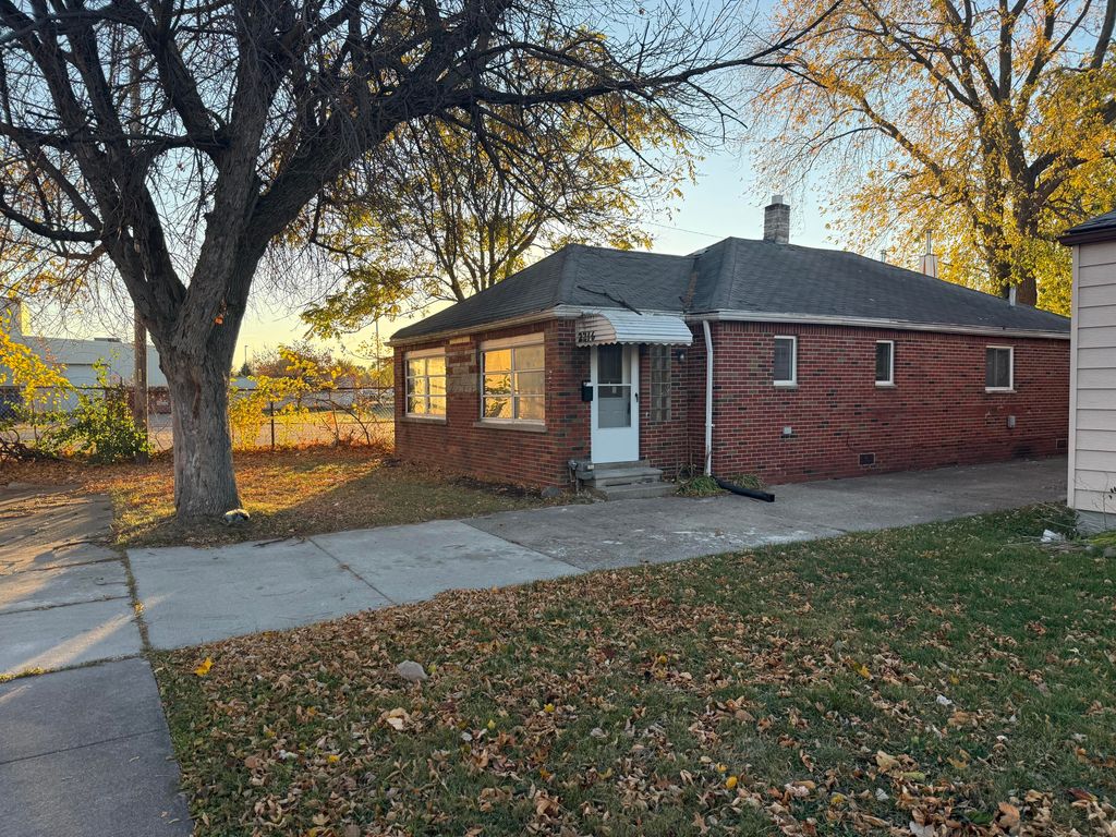 2216 Goulson Avenue, Warren, MI 48091