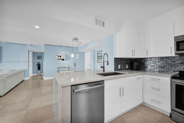 1155 Brickell Bay Dr 2004, Miami, FL 33131