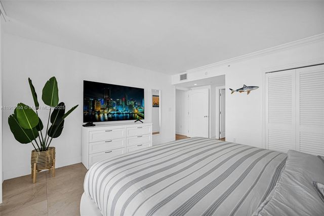 1155 Brickell Bay Dr 2004, Miami, FL 33131