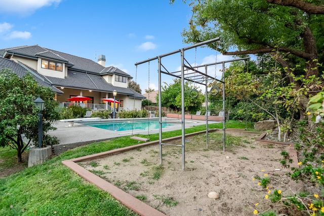 3735 W Woodside Avenue, Visalia, CA 93291