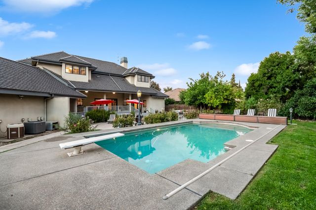 3735 W Woodside Avenue, Visalia, CA 93291