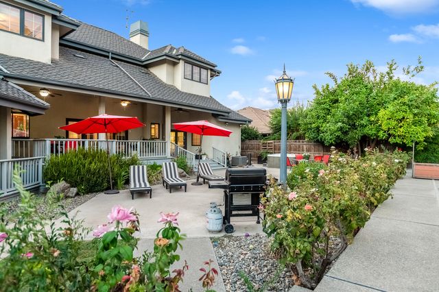 3735 W Woodside Avenue, Visalia, CA 93291