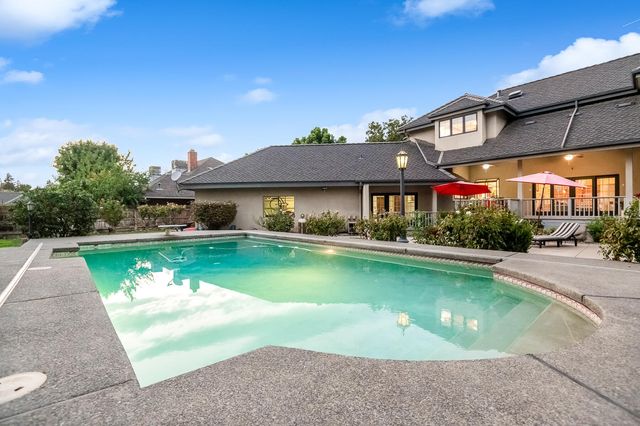 3735 W Woodside Avenue, Visalia, CA 93291