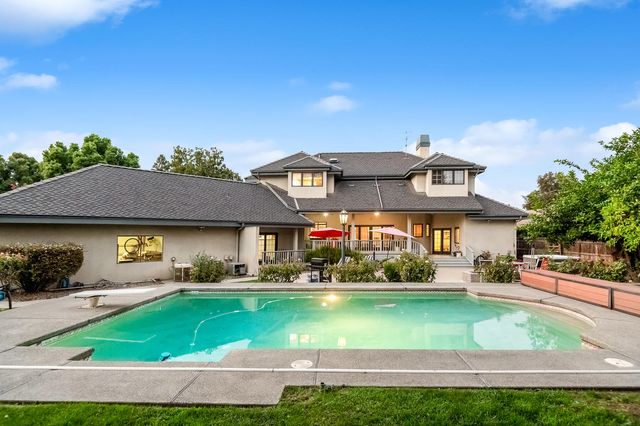 3735 W Woodside Avenue, Visalia, CA 93291