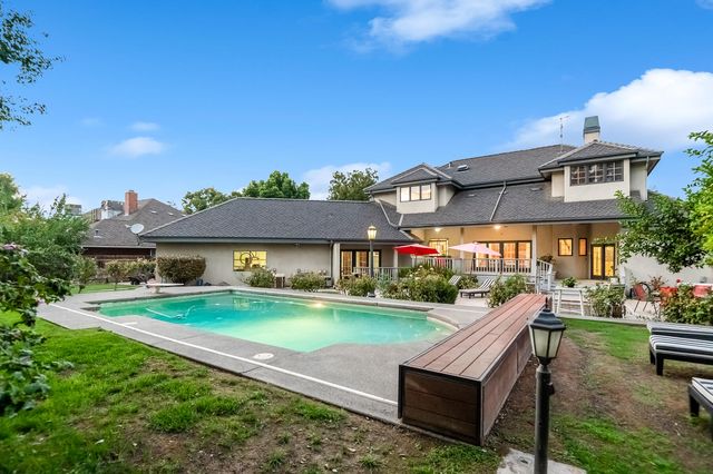 3735 W Woodside Avenue, Visalia, CA 93291