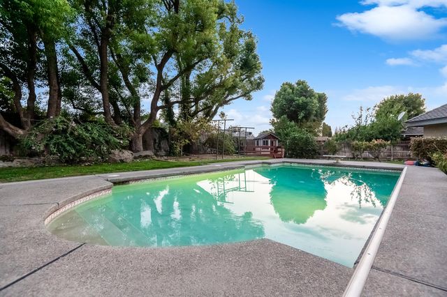 3735 W Woodside Avenue, Visalia, CA 93291