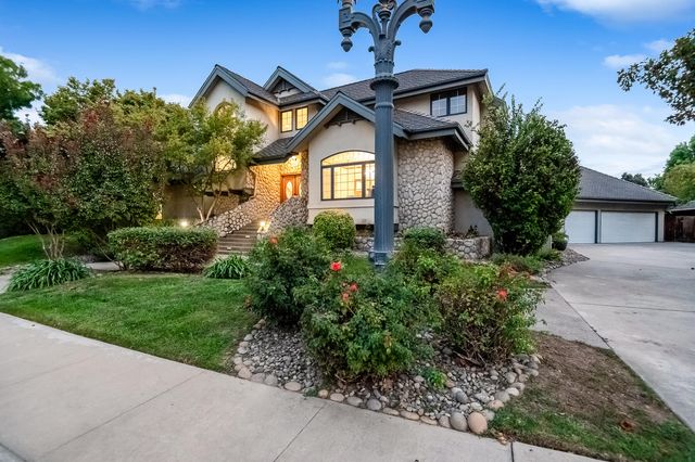 3735 W Woodside Avenue, Visalia, CA 93291