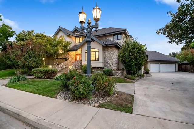 3735 W Woodside Avenue, Visalia, CA 93291