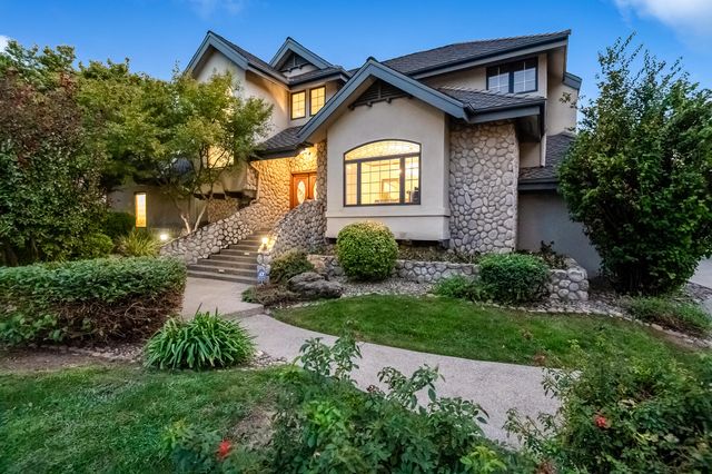 3735 W Woodside Avenue, Visalia, CA 93291