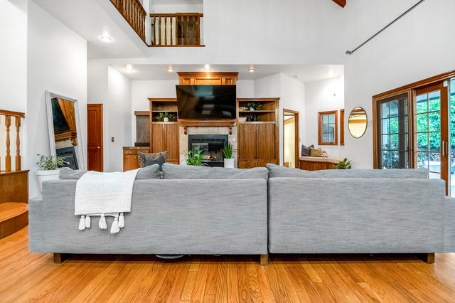 3735 W Woodside Avenue, Visalia, CA 93291