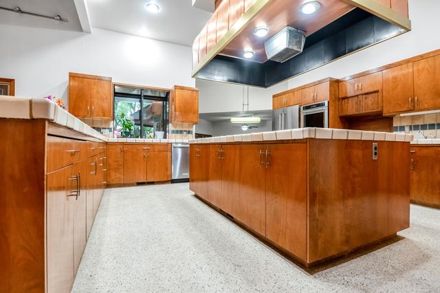 3735 W Woodside Avenue, Visalia, CA 93291