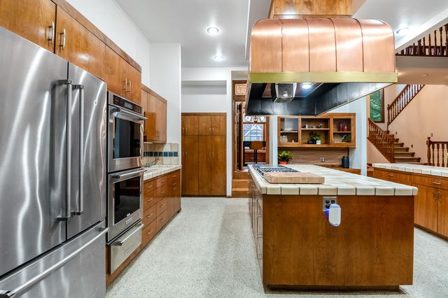 3735 W Woodside Avenue, Visalia, CA 93291