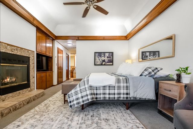 3735 W Woodside Avenue, Visalia, CA 93291