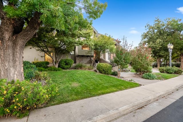 3735 W Woodside Avenue, Visalia, CA 93291