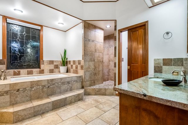 3735 W Woodside Avenue, Visalia, CA 93291